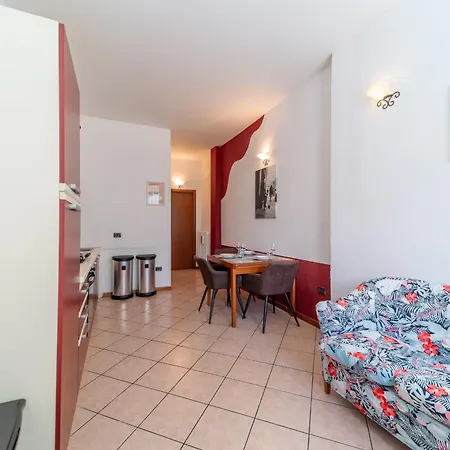 Aivia : Centro Fiere Stazione Lägenhet *